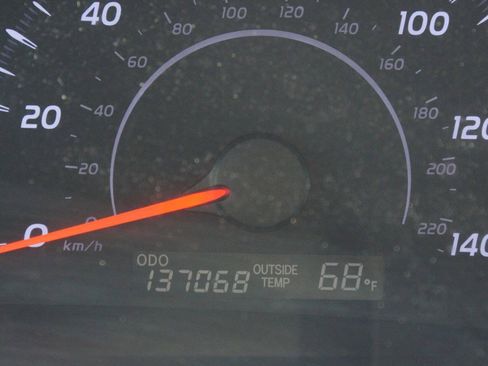 Used 2010 Toyota Camry LE FWD image 4