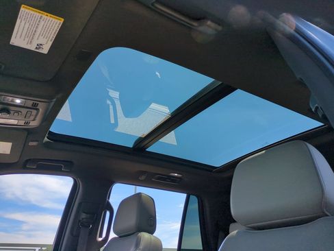 Used 2022 Chevrolet Tahoe Z71 AWD/4WD image 19