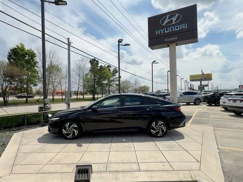 Certified 2025 Hyundai Elantra SEL image 4