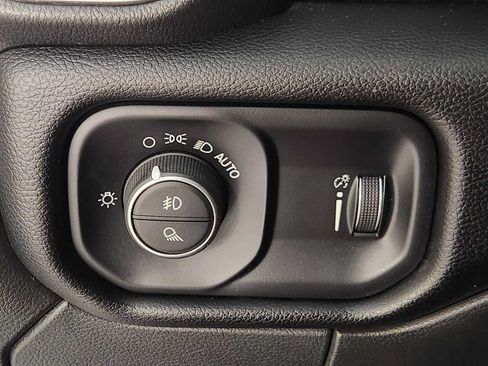 Used 2024 RAM 2500 Big Horn AWD/4WD image 18