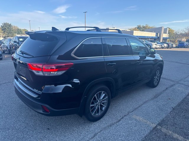 Used 2018 Toyota Highlander XLE AWD/4WD image 3