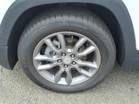 Used 2023 GMC Terrain SLT AWD/4WD image 10