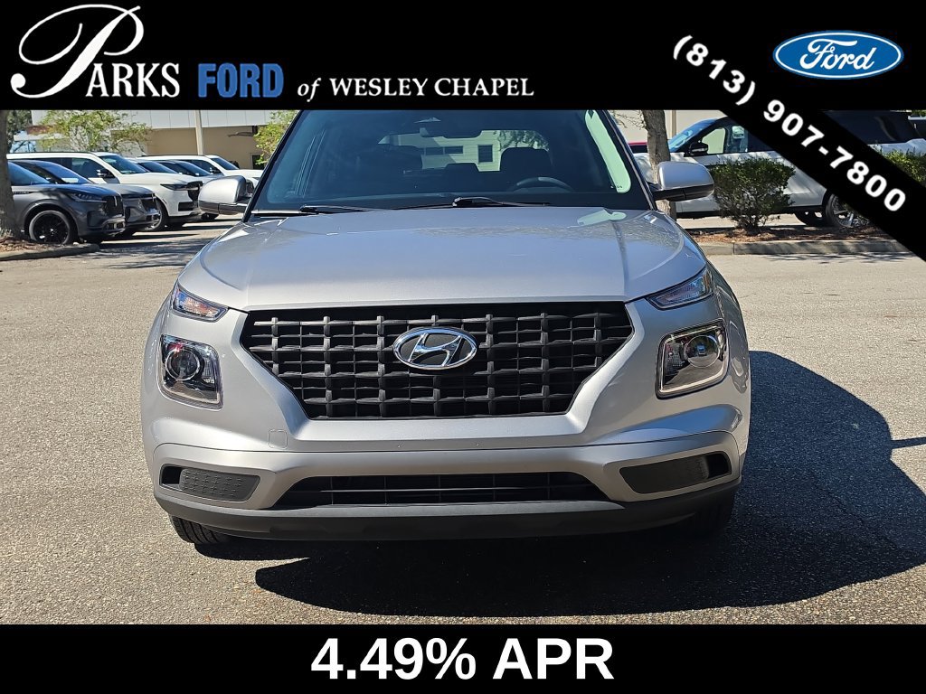 Used 2023 Hyundai Venue SE FWD image 3