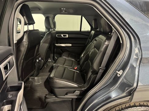 Used 2022 Ford Explorer XLT AWD/4WD image 19