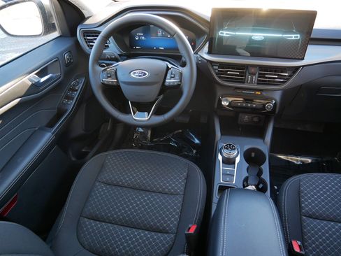 Used 2025 Ford Escape Active w/ Active Premium Tech Pack image 9