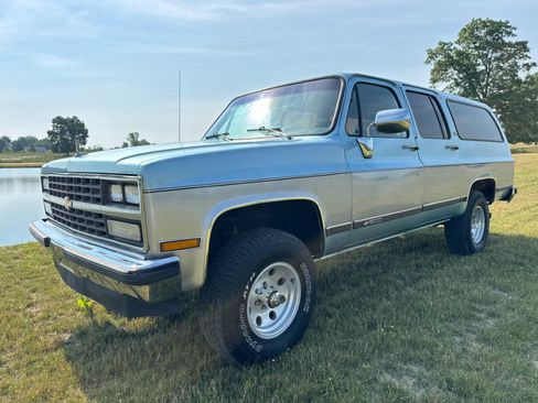 Used 1989 Chevrolet Suburban 4WD image 1