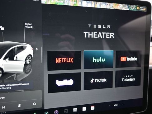 Used 2024 Tesla Model Y Long Range image 22