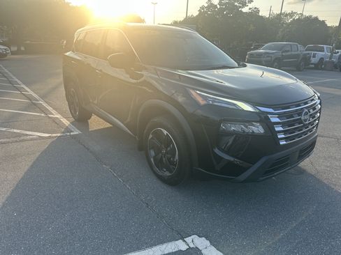 Certified 2024 Nissan Rogue SV w/ SV Premium Package FWD image 3