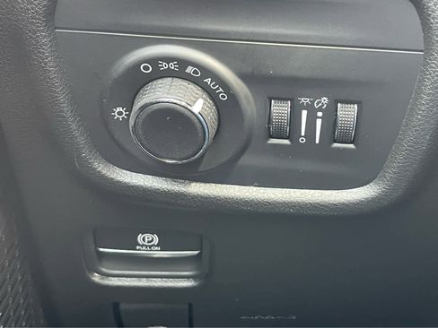 New 2025 Jeep Grand Cherokee Altitude image 17