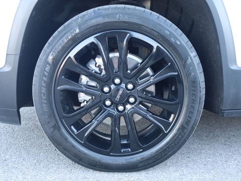 Used 2023 GMC Acadia SLT w/ Elevation Edition image 11