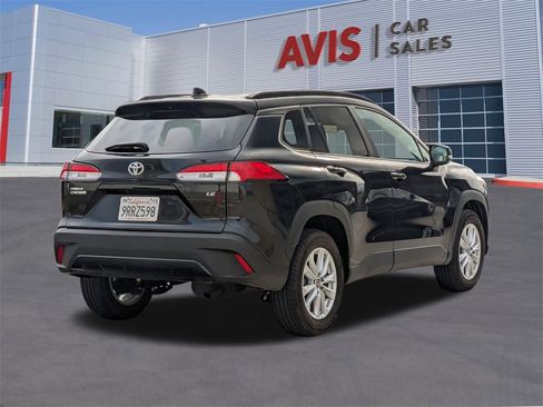 Used 2025 Toyota Corolla Cross LE image 6