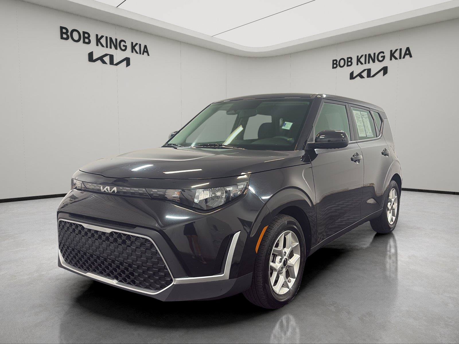 Used 2025 Kia Soul LX w/ LX Technology Package FWD image 1