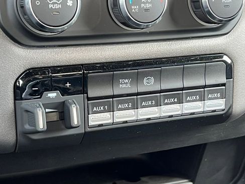 Used 2022 RAM 2500 Tradesman w/ Chrome Appearance Group image 31