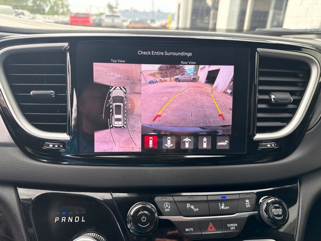 Used 2026 Chrysler Pacifica Select FWD image 17