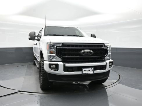 Used 2022 Ford F350 XLT w/ Black Appearance Package AWD/4WD image 12