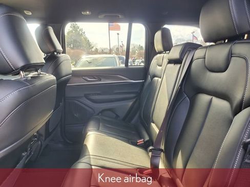 Used 2025 Jeep Grand Cherokee Limited w/ Black Appearance Package AWD/4WD image 39