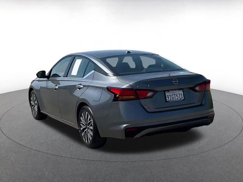 Used 2024 Nissan Altima 2.5 SV image 11