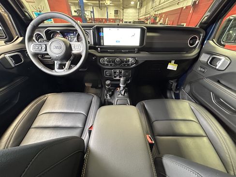 Certified 2025 Jeep Wrangler Sahara w/ Safety Group image 18