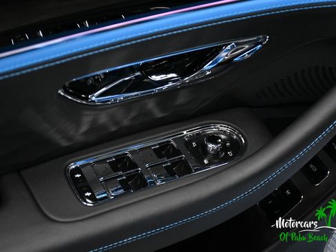 Used 2025 Bentley Flying Spur Plug-In Hybrid image 19