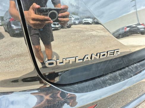 New 2026 Mitsubishi Outlander LE FWD image 30