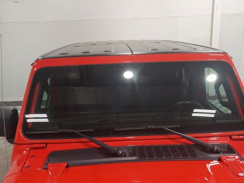 Used 2022 Jeep Wrangler Unlimited Rubicon w/ LED Lighting Group AWD/4WD image 5