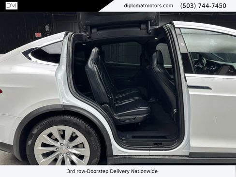 Used 2018 Tesla Model X 75D image 21