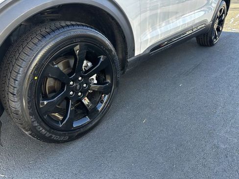 Certified 2023 Ford Explorer ST-Line image 12