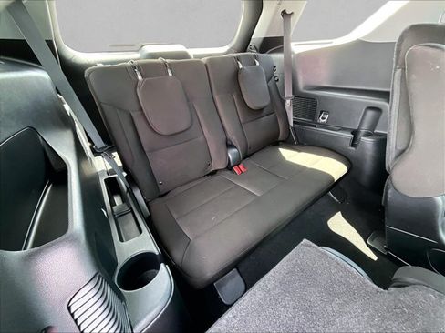 Used 2024 Ford Explorer XLT RWD image 30