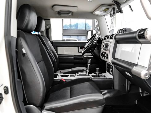 Used 2014 Toyota FJ Cruiser 4WD w/ Upgrade Package image 29