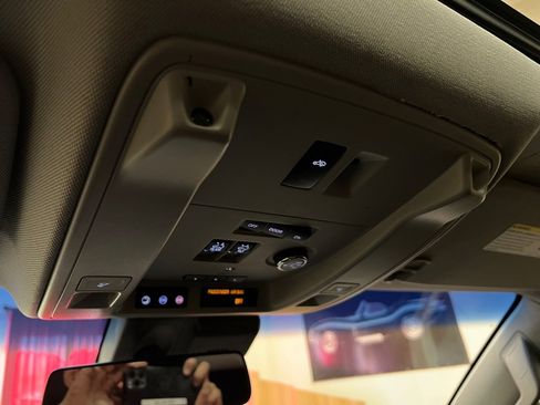 Used 2018 Cadillac Escalade ESV Luxury image 31