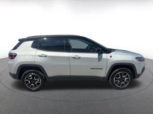 Used 2025 Jeep Compass Trailhawk AWD/4WD image 16