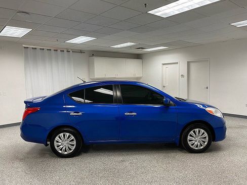 Used 2013 Nissan Versa SV image 4