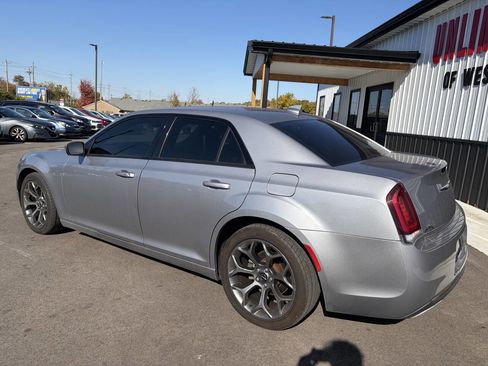 Used 2018 Chrysler 300 S image 19