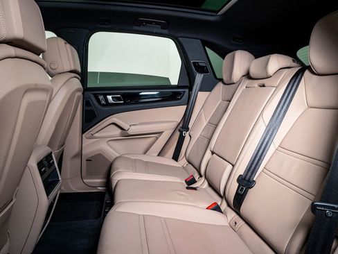 Certified 2022 Porsche Cayenne image 17