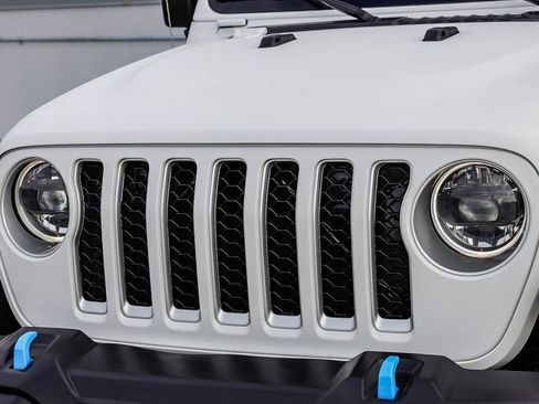 Used 2023 Jeep Wrangler Unlimited Sahara AWD/4WD image 6