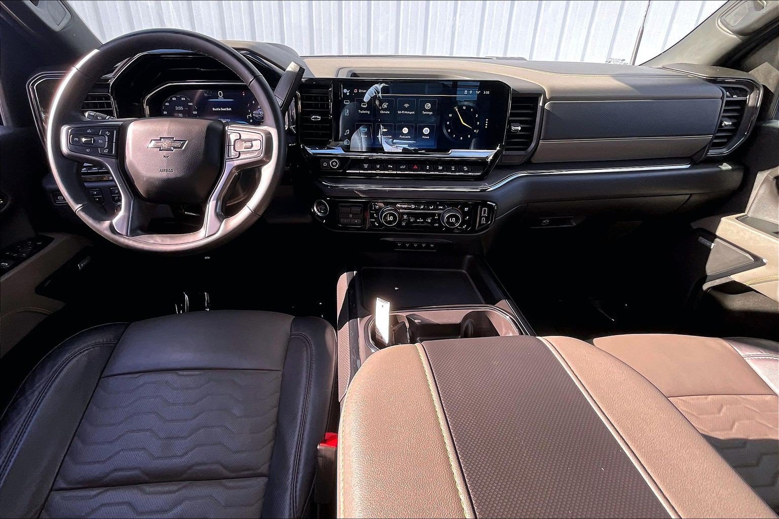 Used 2024 Chevrolet Silverado 2500 ZR2 w/ Technology Package AWD/4WD image 19