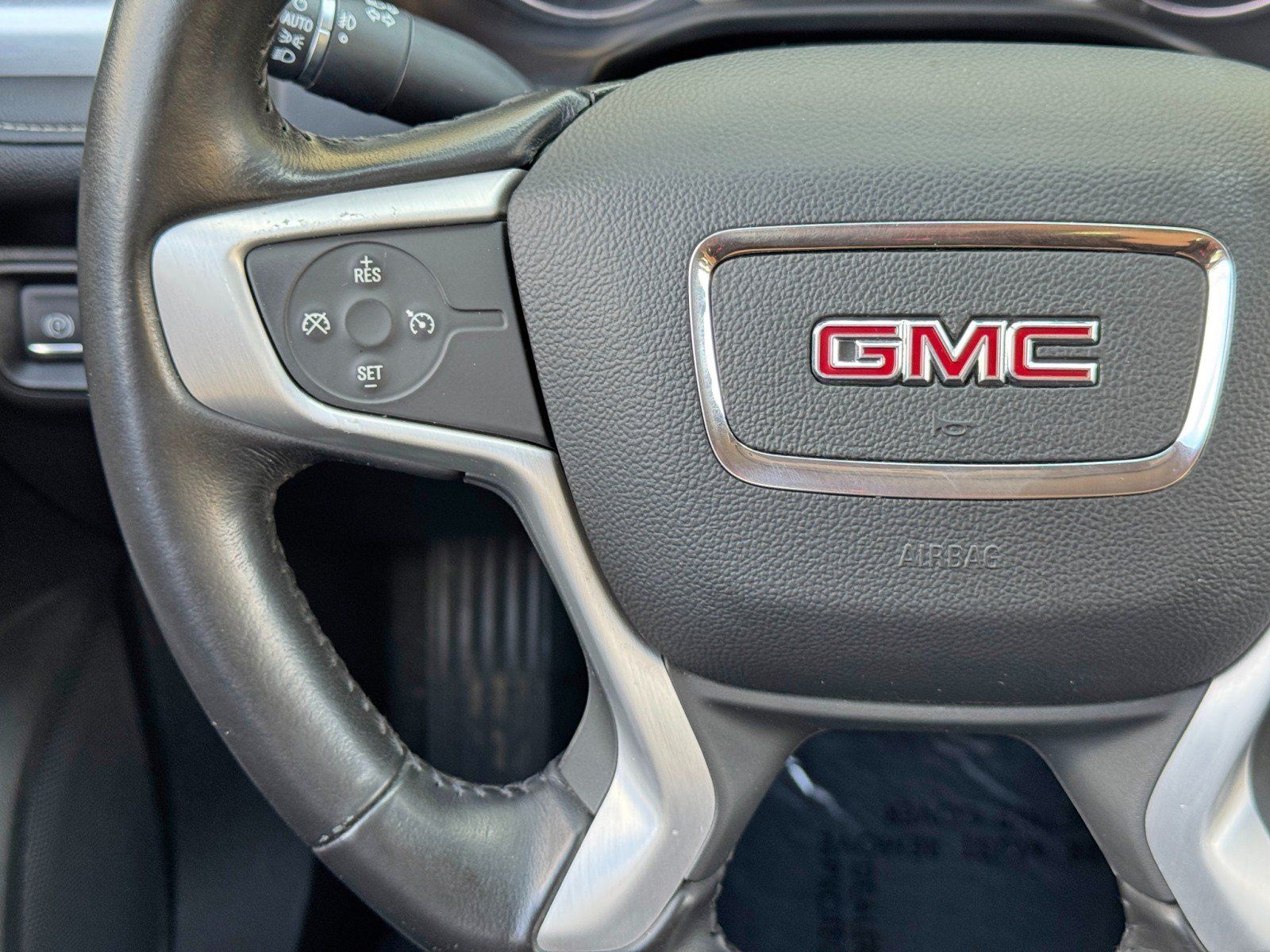 Used 2019 GMC Acadia SLT FWD image 19