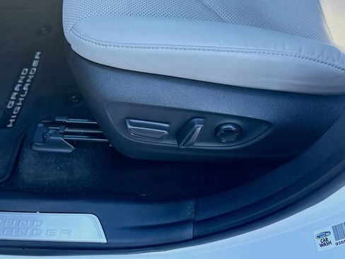 Used 2024 Toyota Grand Highlander AWD Hybrid image 15