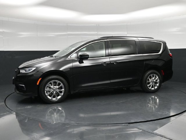 Certified 2022 Chrysler Pacifica Touring-L AWD/4WD image 9