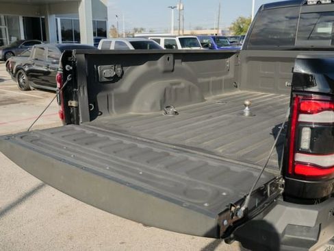 Used 2021 RAM 3500 Laramie w/ Night Edition image 11