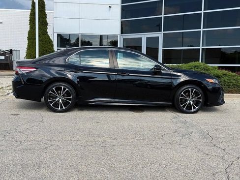 Used 2018 Toyota Camry SE w/ Audio Package FWD image 2