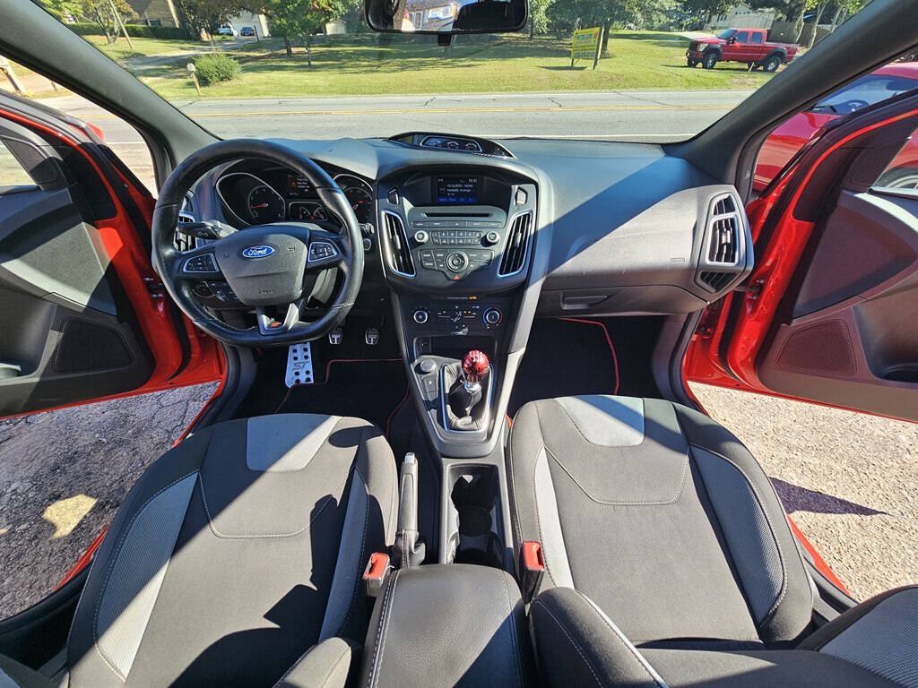 Used 2016 Ford Focus ST FWD image 21