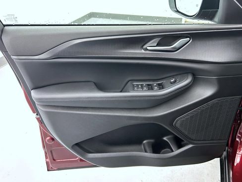 New 2025 Jeep Grand Cherokee L Laredo image 9