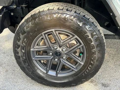 Certified 2025 Jeep Gladiator Sport AWD/4WD image 30
