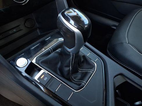 Used 2023 Volkswagen Taos SE w/ Panoramic Sunroof Package image 24