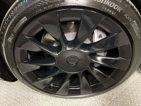 Used 2021 Tesla Model Y Long Range image 16