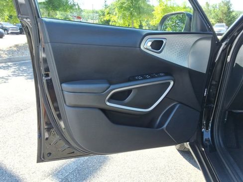 Used 2022 Kia Soul LX FWD image 20