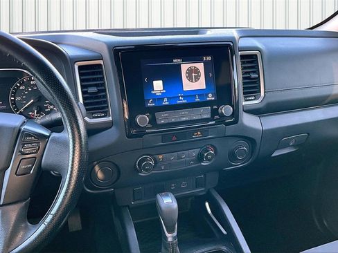 Used 2022 Nissan Frontier SV image 3