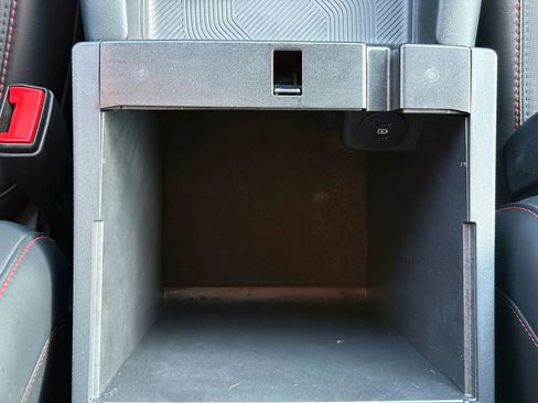 Used 2025 Ford Explorer ST-Line w/ ST-Line Street Pack image 40