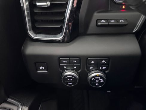 Certified 2024 GMC Sierra 3500 Denali w/ Denali Reserve Package image 27